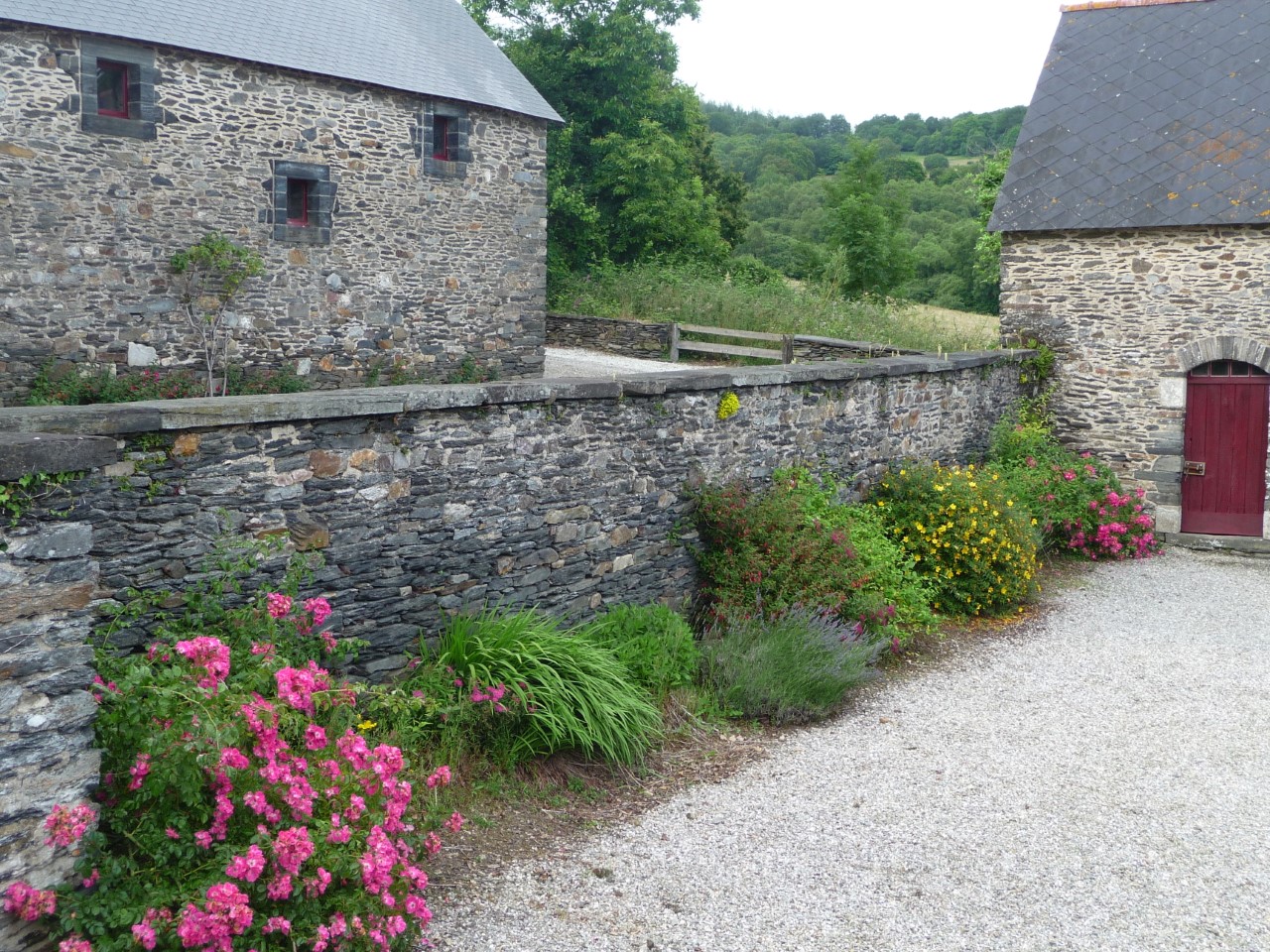 Cour extérieure gite Mur de Bretagne